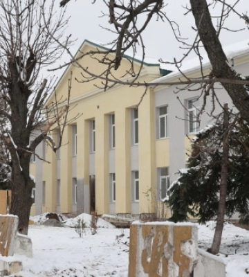 У Старому Салтові на Харківщині, де росіяни зруйнували відновлений ліцей, оголосили тендер на укриття