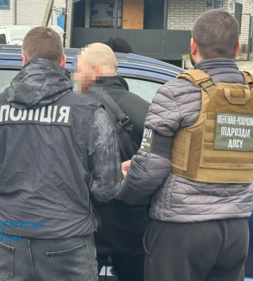 У Дніпрі викрито чергову схему продажу автомобілів із гуманітарної допомоги. ФОТО
