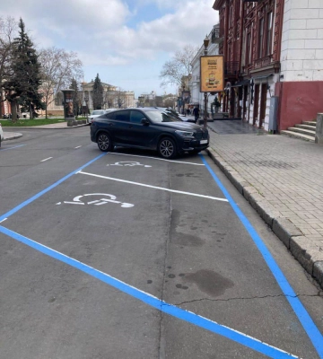 В Одесі на восьми перехрестях оновили дорожню розмітку