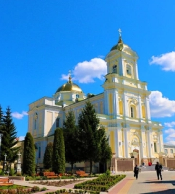 Розклад богослужінь у соборі Святої Трійці в Луцьку на Страсний тиждень і Великдень
