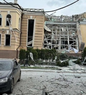 Ракетний удар РФ по Сумах: фото і відео руйнувань
