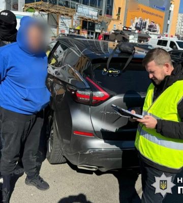 На Київщині потрапив у поліцейські кайданки черговий переправник ухилянтів через кордон. ФОТО