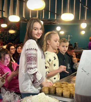 На Одещині випікали паски із борошна з розмінованих полів 