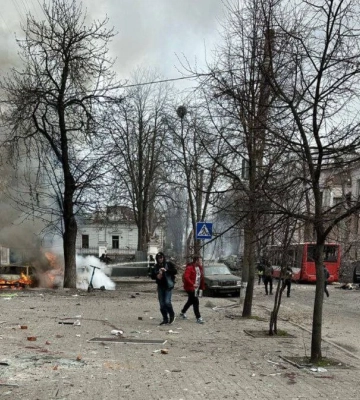 Росіяни вдарили балістикою по Сумах: більше 30 загиблих та 84 поранених (ВІДЕО)
