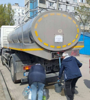 Ситуація з водою на Лівобережному-3: триває промивка мереж, підвозять технічну воду