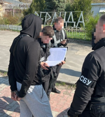 В Запорожье разоблачен мужчина, который требовал 6500 долларов за изготовление фиктивного решения ВКК