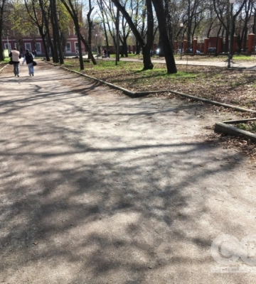 У Ковалівському парку в Кропивницькому зняли лавки 