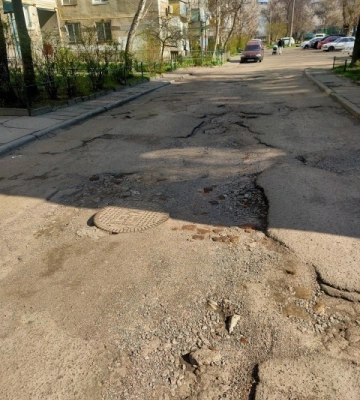 У Черкасах закликають відремонтувати проїзд однією з вулиць (ФОТО)