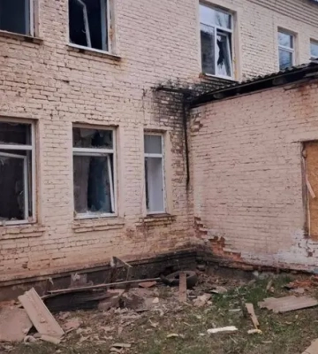 Росіяни зруйнували лікарню в одному з міст Чернігівської області: постраждала медпрацівниця
