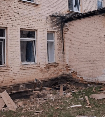 Росіяни дронами вдарили по лікарні на Чернігівщині - поранена медсестра