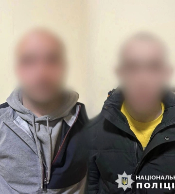 На Київщині поліція затримала двох чоловіків, які нещадно побили людину за просте зауваження
