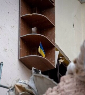 Прапор України залишився неушкоджений серед руїн у Сумах: Ми стоїмо і вистоїмо, - ДСНС. ВІДЕО+ФОТО