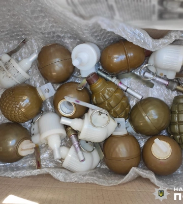На Чернігівщині повідомлено про підозру жінці, яка торгувала гранатами та боєприпасами. ФОТО