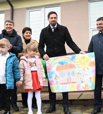 Сьогодні у селі Холмець на Закарпатті відкрили новозведений дитячий садок