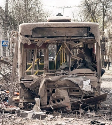 13-летний герой, мальчик выпрыгнул через окно из горящего автобуса и помог спасать людей