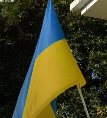 14 квітня закордонні дипустанови України по всьому світу приспустять державні прапори, - МЗС