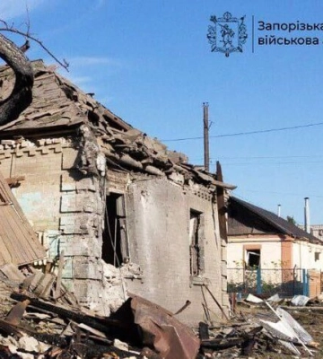 Через атаку дрона на АЗС у Запоріжжі спалахнула пожежа (ФОТО)