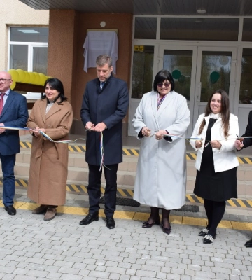 Урочисте відкриття оновленої школи в Неветленфолу: символ турботи про майбутнє угорської громади на Закарпатті