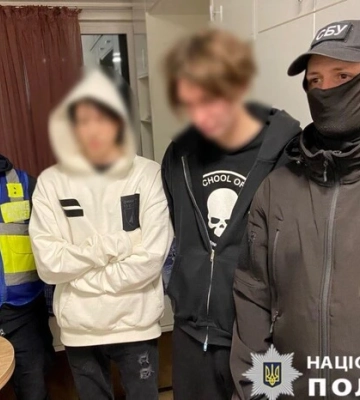 Поліція встановила особи молодиків, які слухали російську музику в Києві на тлі трагедії в Сумах