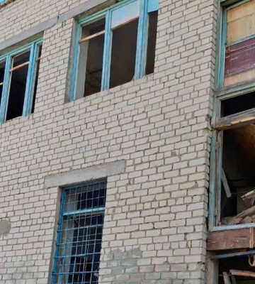Окупаційні війська завдали удару по закладу освіти в Херсоні. ФОТО
