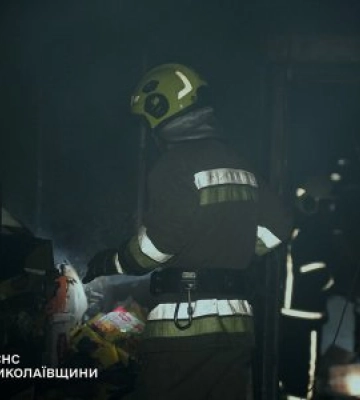 14 квітня у Миколаєві вогнеборці загасили пожежу складського приміщення площею 300 кв.м