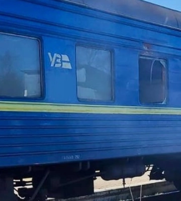 Росіяни дронами обстріляли пасажирський потяг