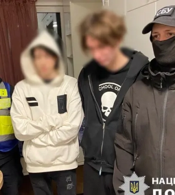 Слухали російську музику в центрі Києва: поліція встановила та притягла до відповідальності трьох молодиків