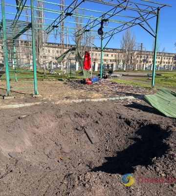 «Головне, що ми живі»: мешканка пошкодженого в Одесі будинку розповіла про російську атаку 