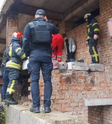 У Дніпрі школярка впала з покинутої будівлі: медики розповіли нові деталі