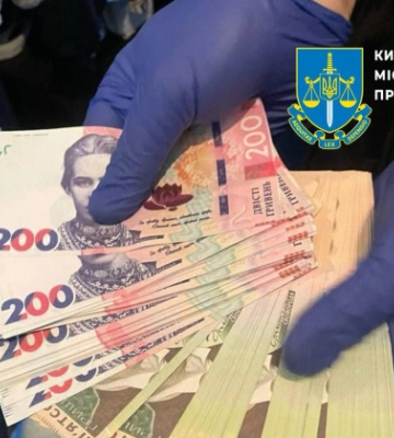 В Киеве мошенница обменяла 450 тысяч гривен пенсионерки на сувенирные купюры