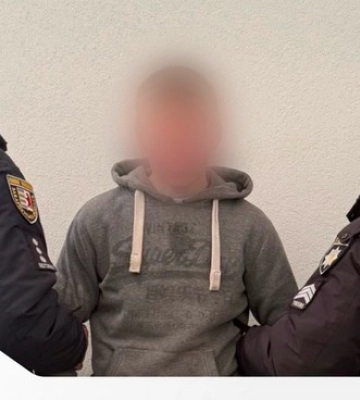 Молодик скоїв розбійний напад на працівницю магазину на Тячівщині