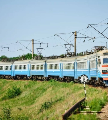 Росіяни ударними дронами обстріляли пасажирський потяг у Семенівці Чернігівської області. Обійшлося без жертв. ФОТО