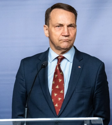 Сікорський після удару по Сумах: Путін насміхається над доброю волею США