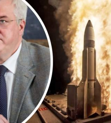 Сікорський назвав жахливі обстріли України глузливою відповіддю Москви на мирні пропозиції США