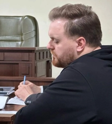 Экс-ведущий каналов Медведчука вышел из СИЗО под многомиллионный залог