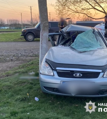 На Одещині п’яний водій автомобіля врізався в бетонну електроопору, є постраждалі