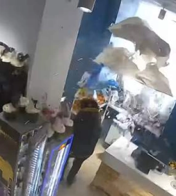 Атака на Суми 13 квітня: з'явилося відео з камер спостереження, які зафіксували момент удару