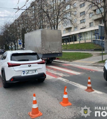 У Львові водійка Lexus UX200 на пішохідному переході збила жінку