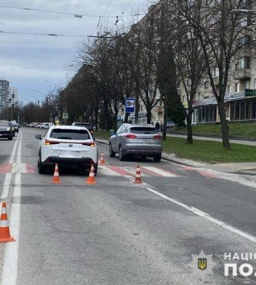 У Львові автомобіль збив жінку: її госпіталізували