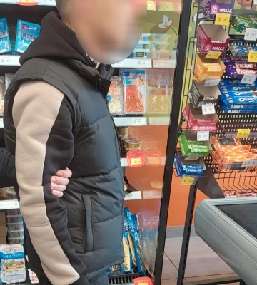 У Львові затримали чоловіка, який крав телефони з роздягальні  у дітей-футболістів