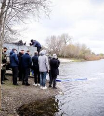У Кременчуці зарибнили річку Сухий Кагамлик: понад 5 тисяч товстолобів поповнили водойму