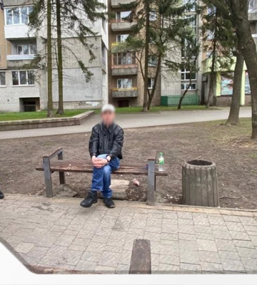 У Львові у сквері зловмисник вдарив ножем перехожого