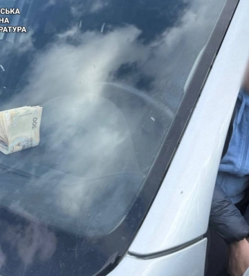 У Харкові викрили чоловіка, який за гроші &quot;розв&#039;язував питання&quot; з іспитами у сервісному центрі — поліція