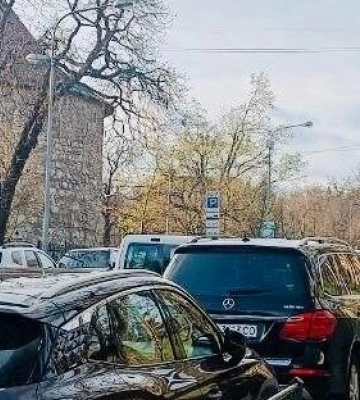 Нова зупинка для громадського транспорту: водіїв закликають бути уважними