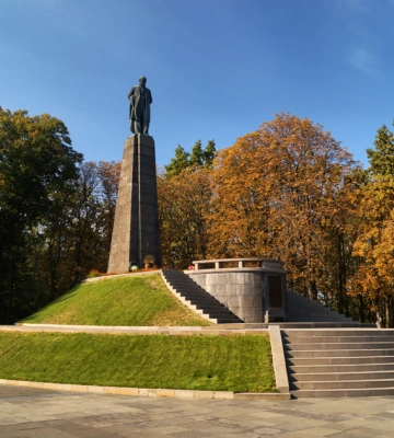 Могилу Тараса Шевченка на Черкащині досі не внесли до світової спадщини. Справа перейшла до суду