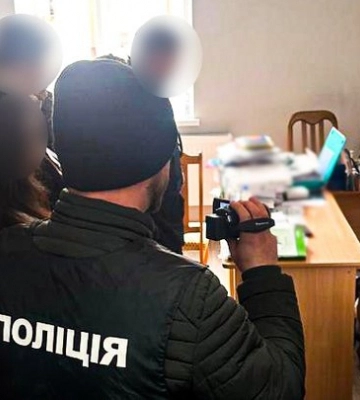 На Буковині депутатку сільради підозрюють в отриманні хабаря за вплив на рішення ВЛК На Буковині депутатку сільради підозрюють в отриманні хабаря за вплив на рішення ВЛК
