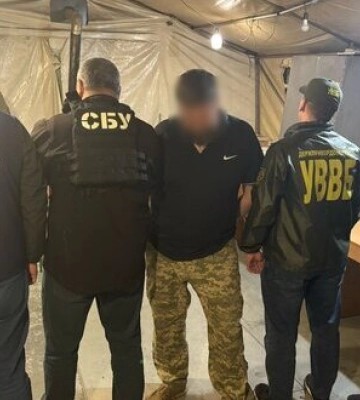 52-річного жителя Львівщини підозрюють у незаконному переправленні чоловіків за кордон