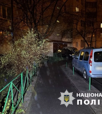 Чоловік вдарив військового ножем у груди в Києві: його затримано. ФОТОрепортаж