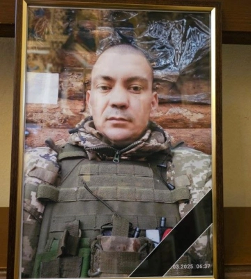 Із загиблим на Донеччині військовим попрощалися у Петрівській громаді 