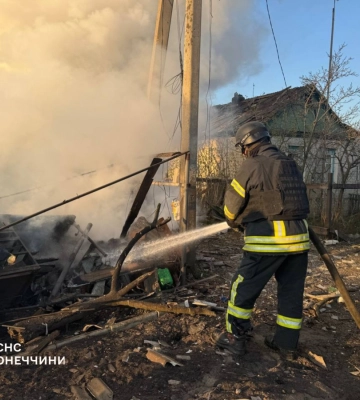 Війська Росії вдарили по Лиману: виникла пожежа, є поранена